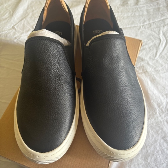 Ladies UGG Alameda slip on - Picture 2 of 3